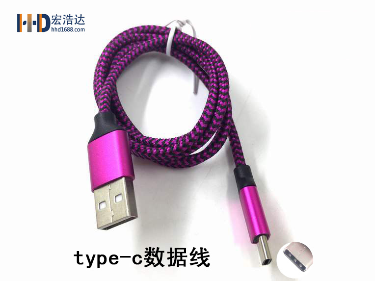 數(shù)據(jù)線是4芯的，具有充電和傳輸數(shù)據(jù)的功能