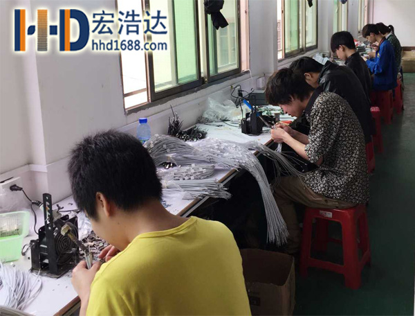 根據客戶需求下單定制的數(shù)據線