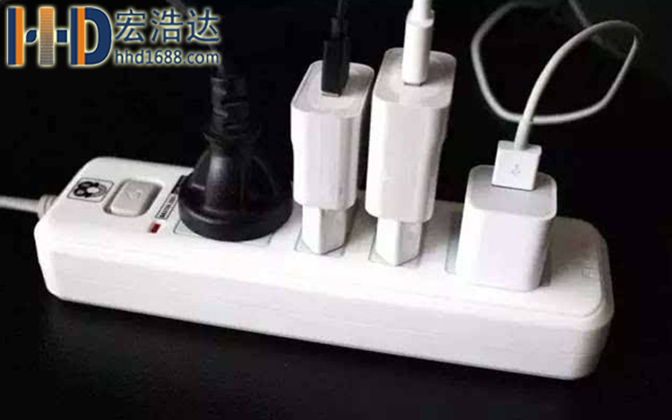 手機(jī)數(shù)據(jù)線在插板上長期不拔掉，會(huì)對(duì)數(shù)據(jù)線造成不良的影響嗎？